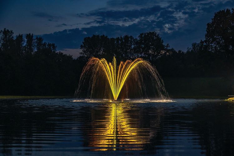 Kasco Classic Fountain for Hotels and Large Ponds with Lights Fountain Mountain 