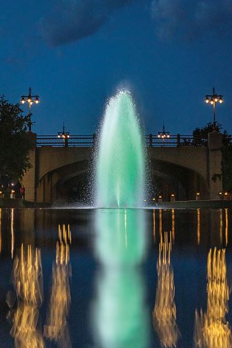 Kasco Classic Fountain for Hotels and Large Ponds with Lights Fountain Mountain 